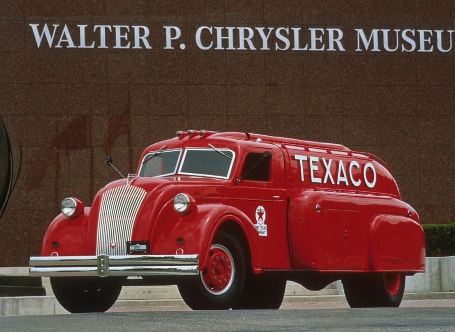  Dodge Airflow Tanker Truck 1938 года  (фото 9 из 10)